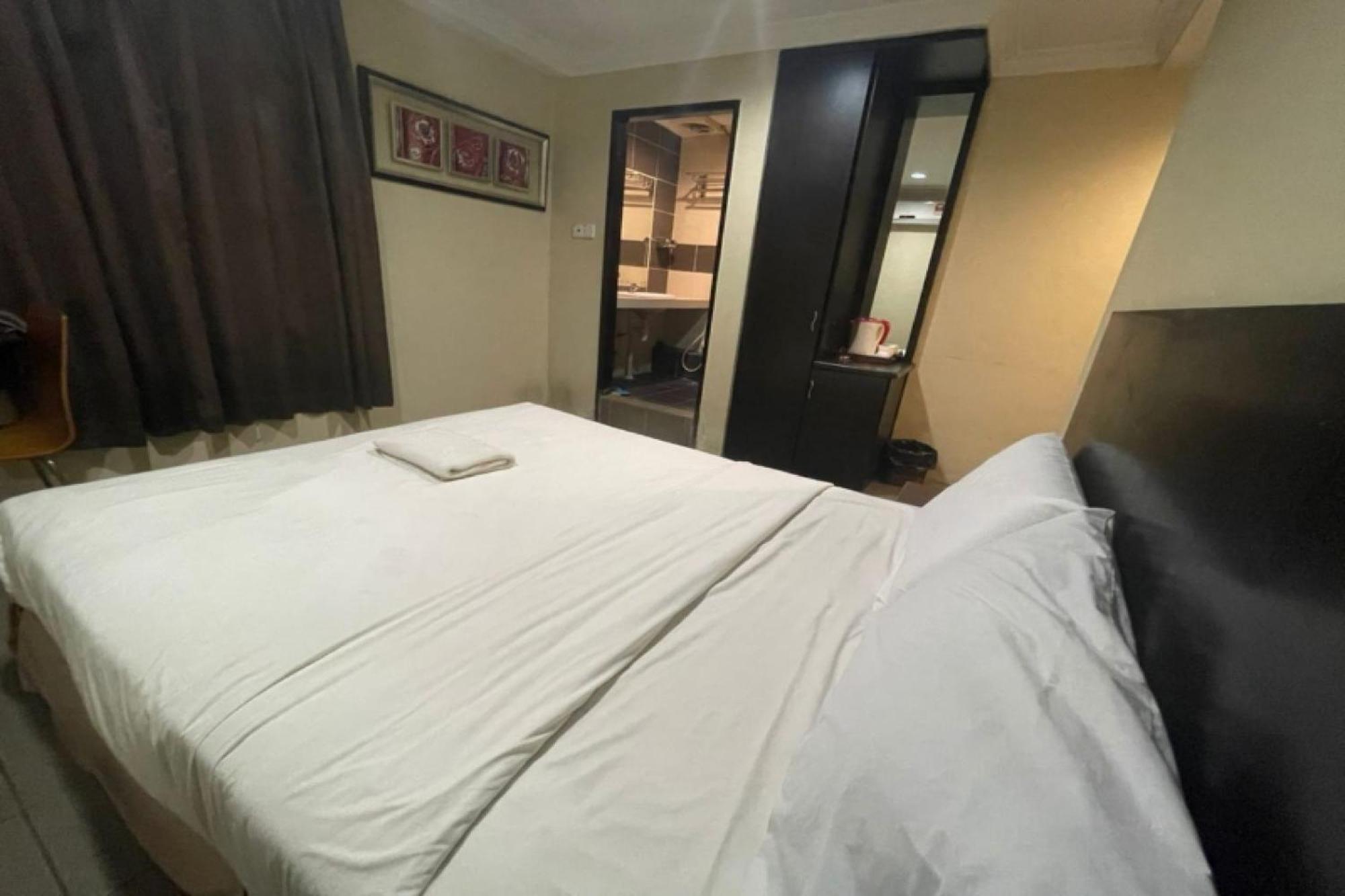 Oyo 90411 Perdana Hotel 라부안 외부 사진