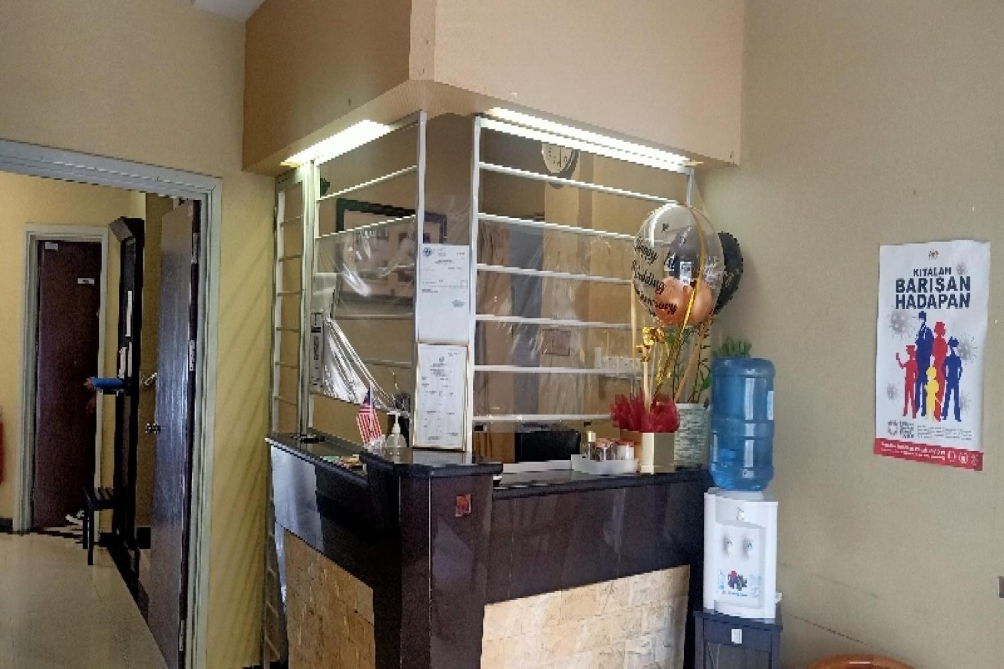 Oyo 90411 Perdana Hotel 라부안 외부 사진