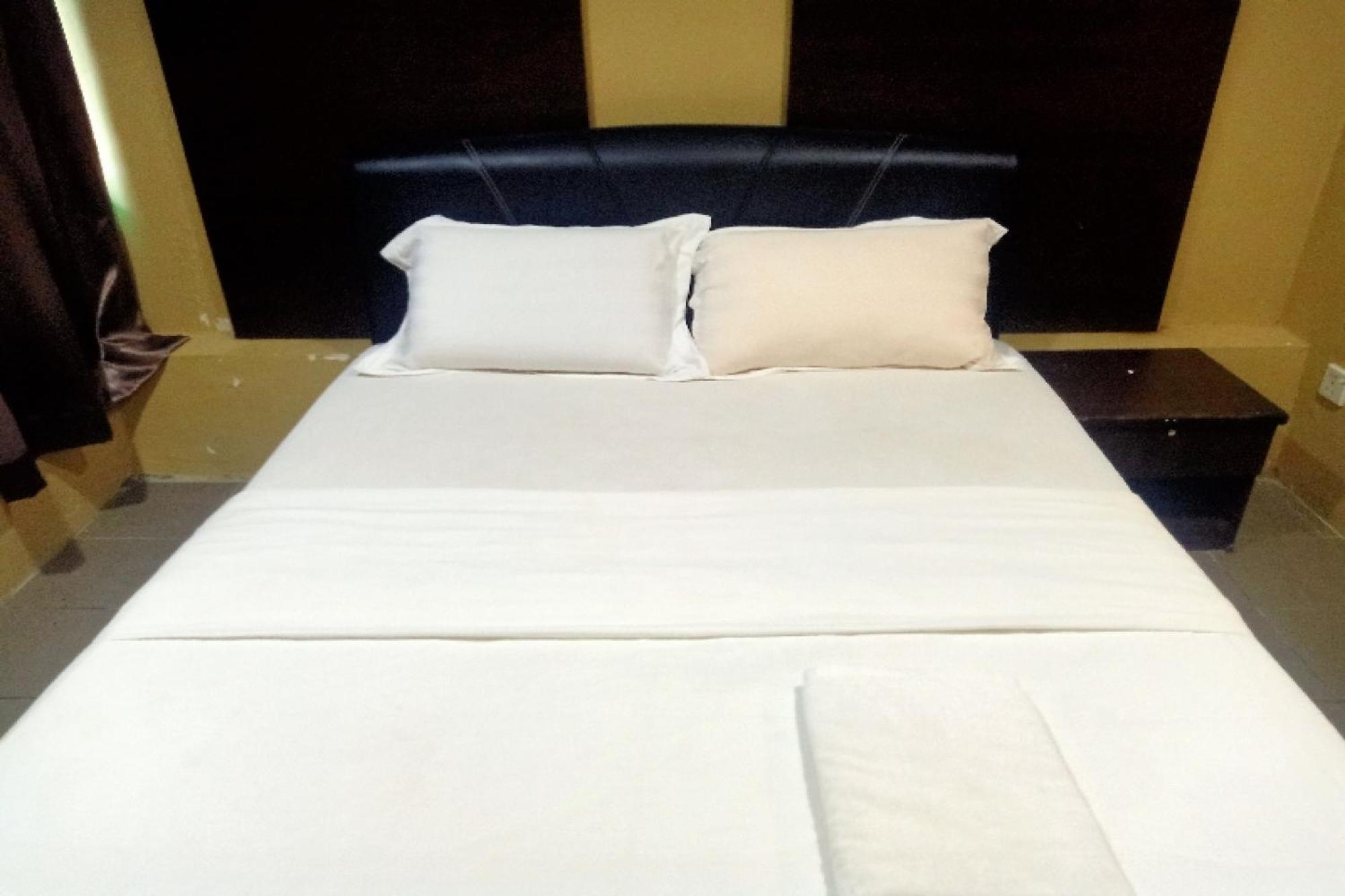 Oyo 90411 Perdana Hotel 라부안 외부 사진