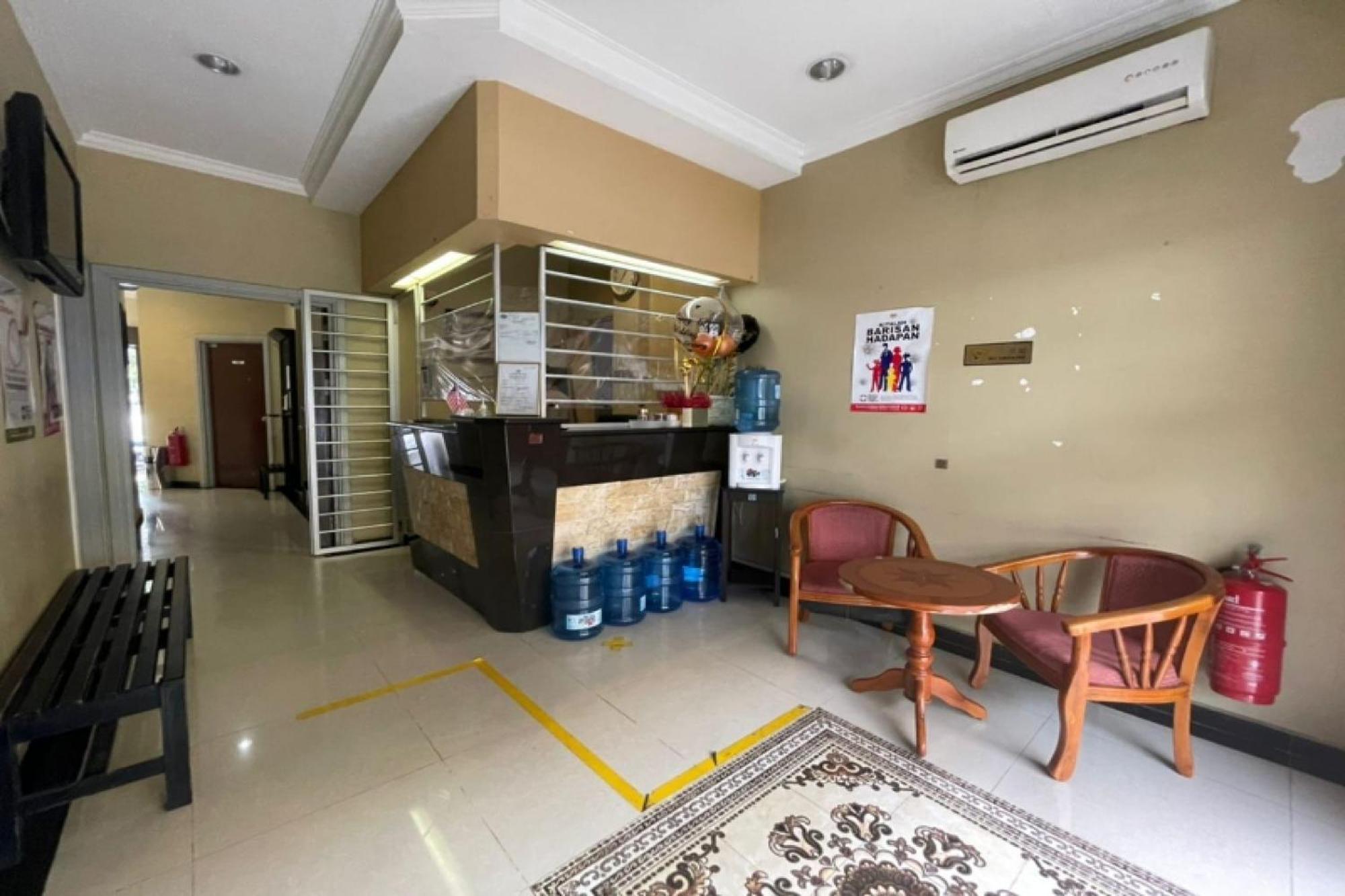 Oyo 90411 Perdana Hotel 라부안 외부 사진